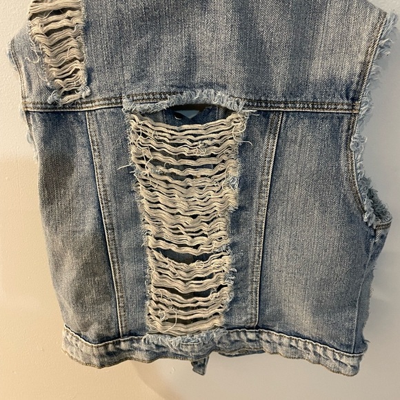 Distressed jean jacket Vest Kids size large 8-10 CHIQLE - Picture 2 of 3